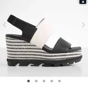 Sorel Joanie II Slingback Leather Sandal